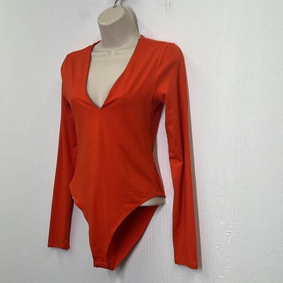 H&M - Orange V Neck Long Sleeve Soft Snap Closure Bodysuit Size Small - Picture 4 of 10